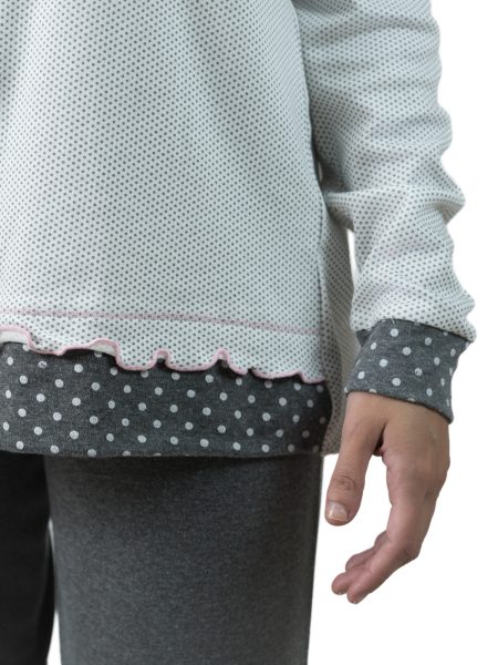 Pijama largo para mujer tonos grises con detalles estampados