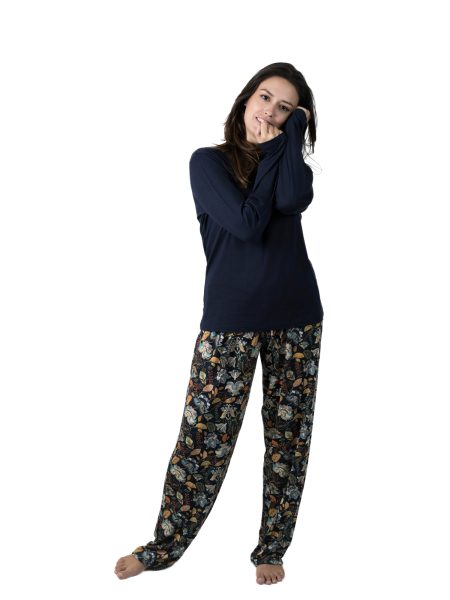 Pijama largo para mujer color azul marino con estampado floral en el pantalón