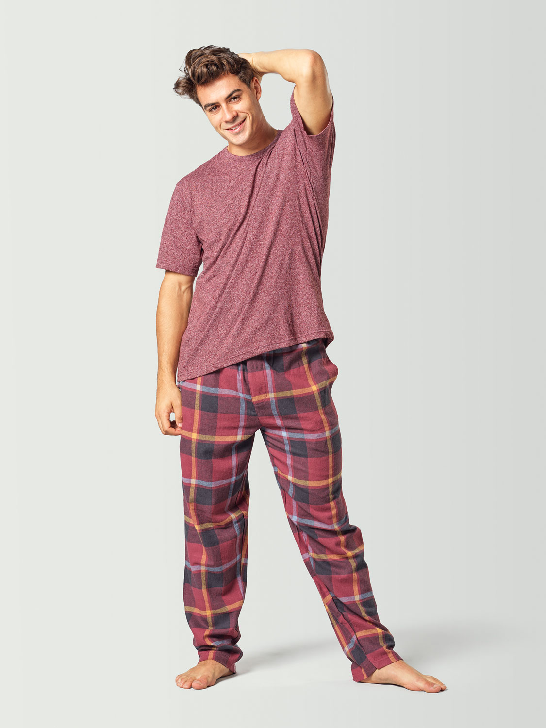 Explícitamente Pelmel Conciso Pijama para hombre con camiseta de manga corta roja y pantalón a cuadros  rojo y negro | Pijamas Babelo