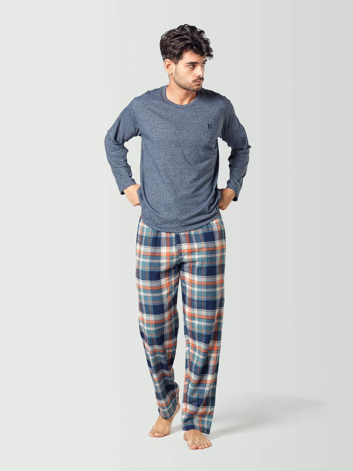 Pijama para hombre con camiseta de manga larga azul y pantalón a cuadros azul marino