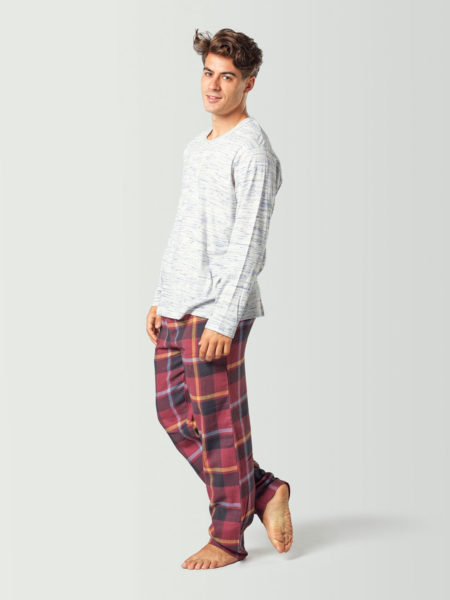 Pijama para hombre con camiseta de manga larga blanca y pantalón a cuadros rojo y negro