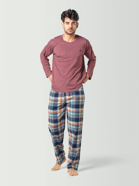 Pijama para hombre con camiseta de manga larga roja y pantalón a cuadros azul marino