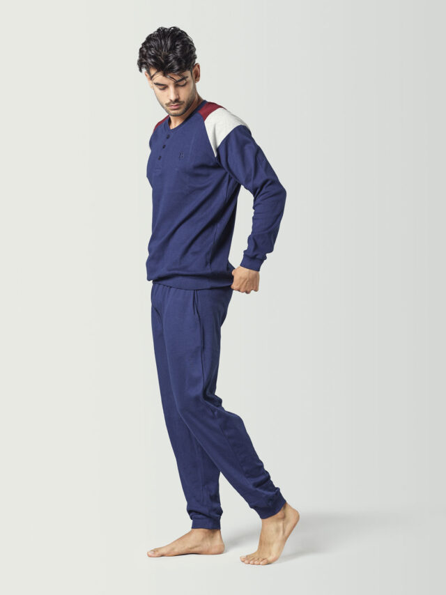 pijama tipo chándal invierno azul y granate